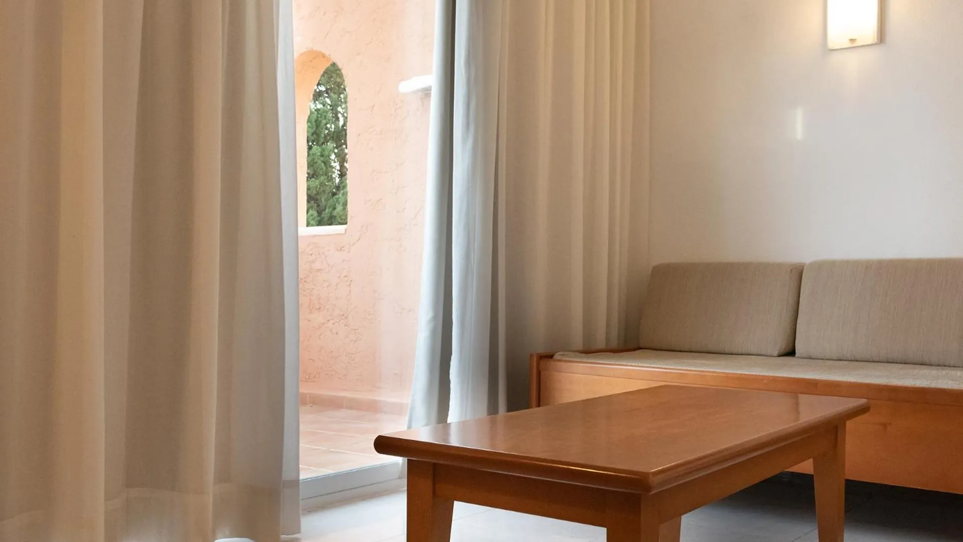 Aparthotel Ciudad Laurel Cala Millor